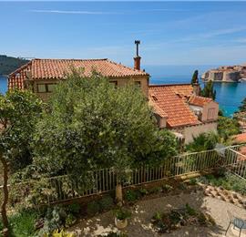 3 Bedroom Apartment with 2 Balconies near Dubrovnik Old Town, Sleeps 5-6